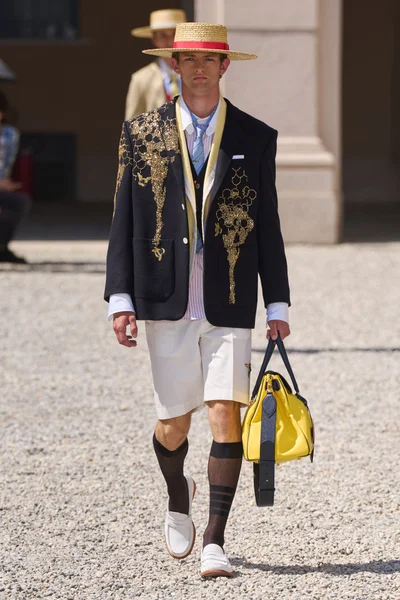 Look 28